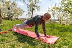 为什么三垒手在防守强力左打时需要具备更强的侧向爆发力